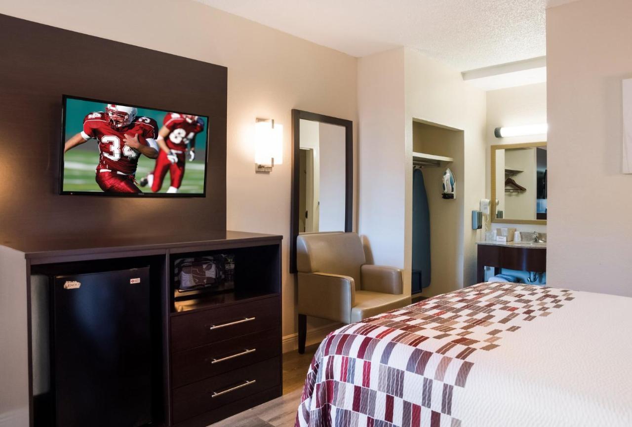 Red Roof Inn Tupelo Bagian luar foto